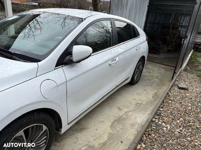Hyundai IONIQ - 3