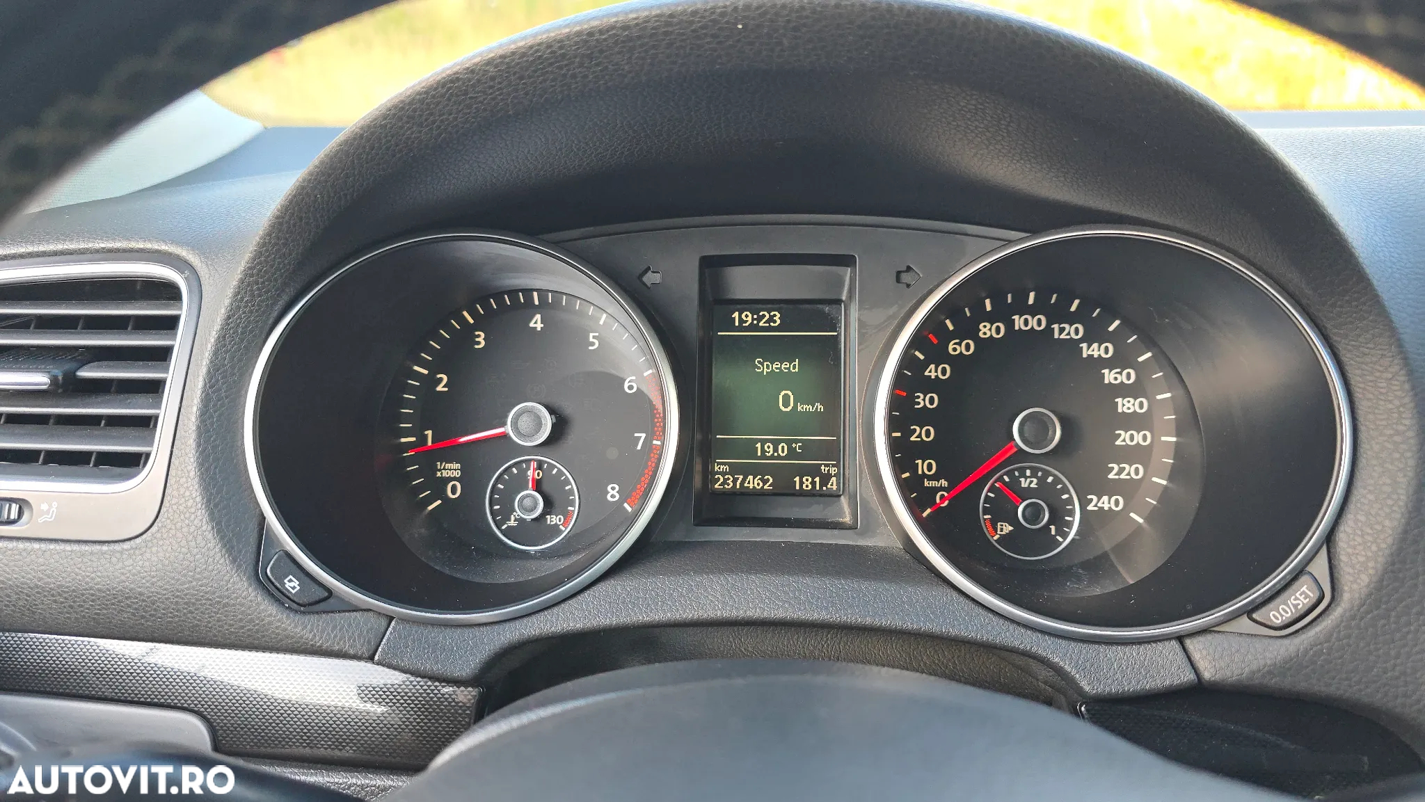 Volkswagen Golf - 11