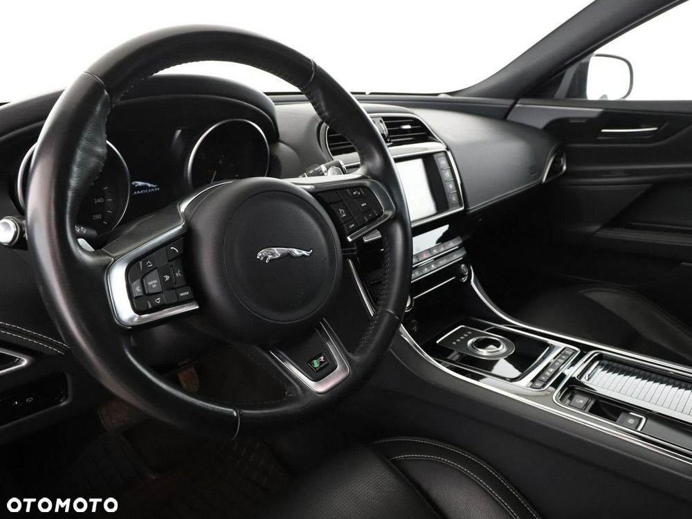 Jaguar XE 20d R-Sport - 15