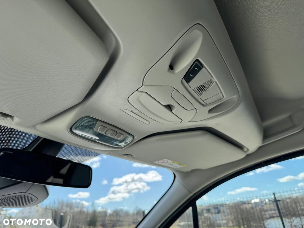 Ford Tourneo Connect Grand - 37