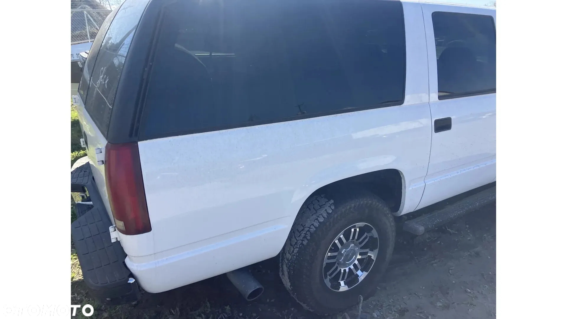 Chevrolet Suburban - 12