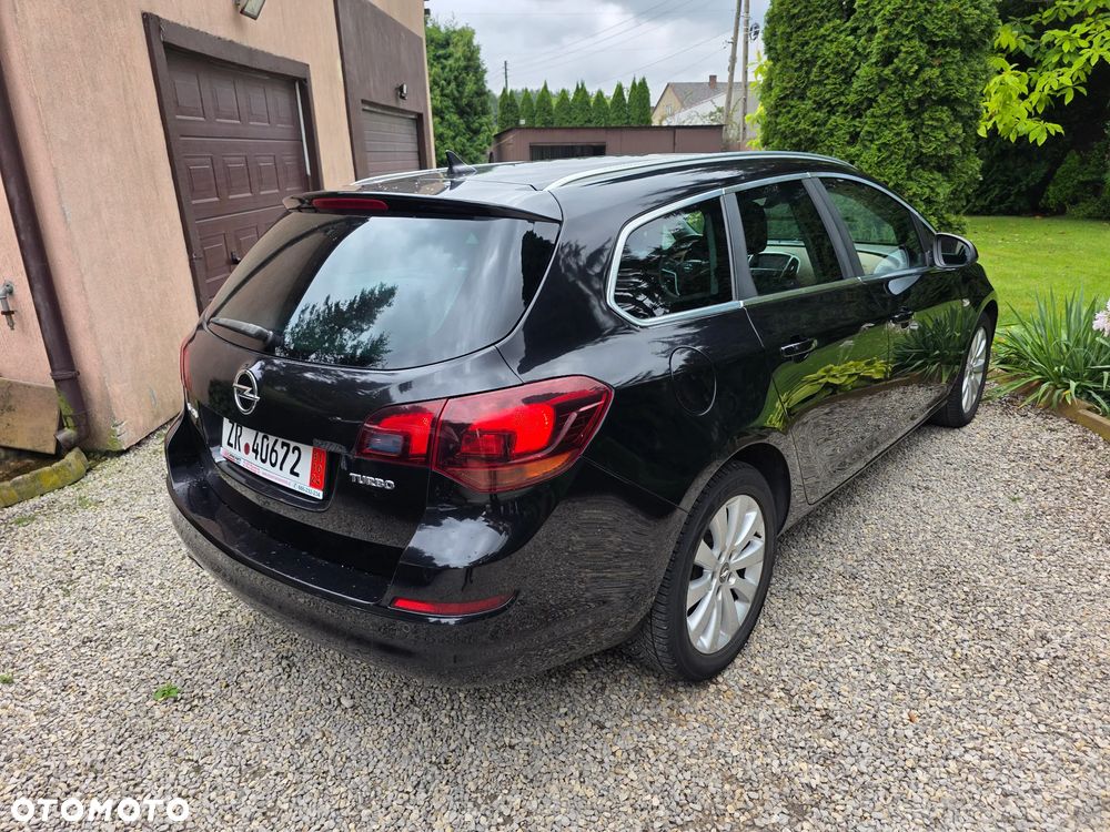 Opel Astra 2011 photo 4