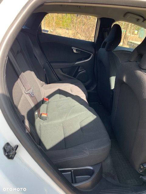 Volvo V40 D4 Kinetic - 13