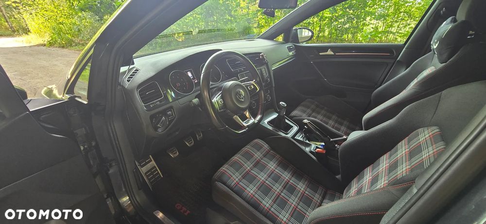 Volkswagen Golf 2.0 TSI GTI - 9