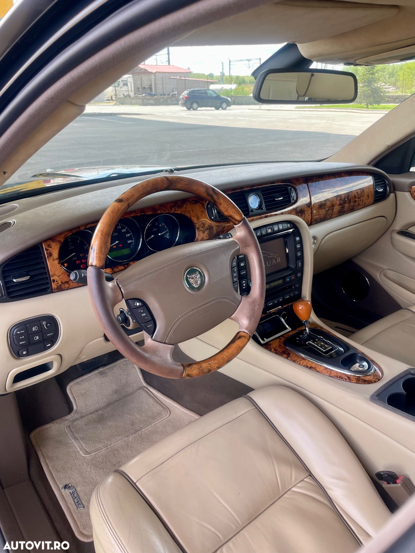 Jaguar XJ - 19