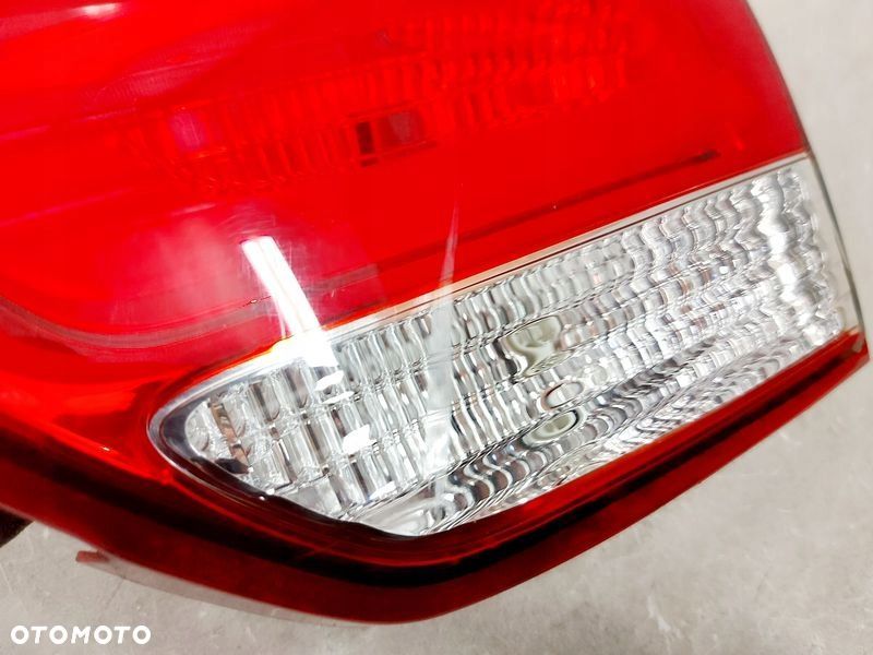 KIA CARENS IV LAMPA W KLAPĘ PRAWY TYŁ PRAWA TYLNA - 3