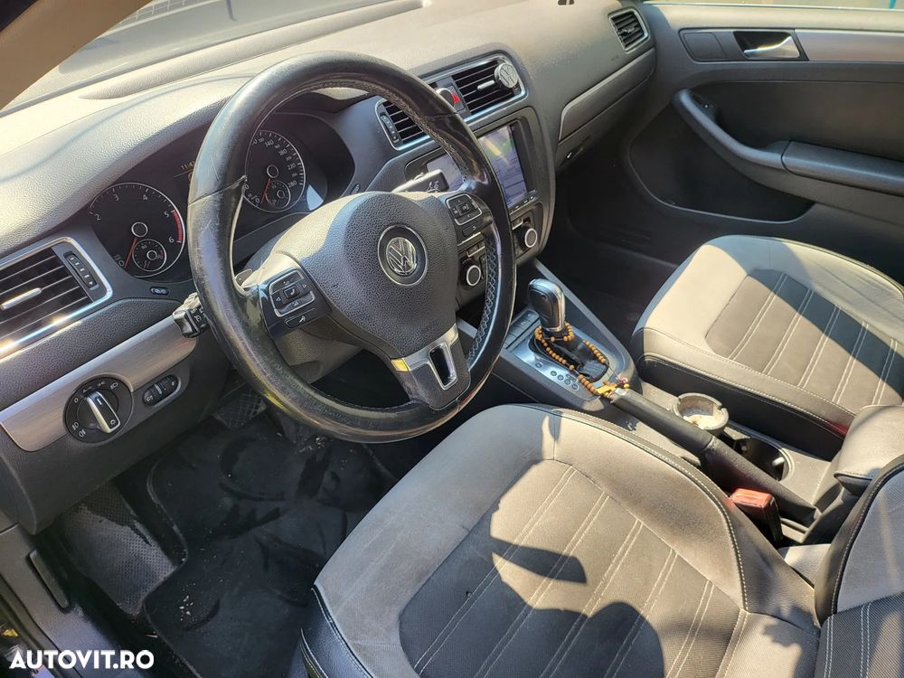 Volkswagen Jetta 1.6 TDI DSG Highline - 6