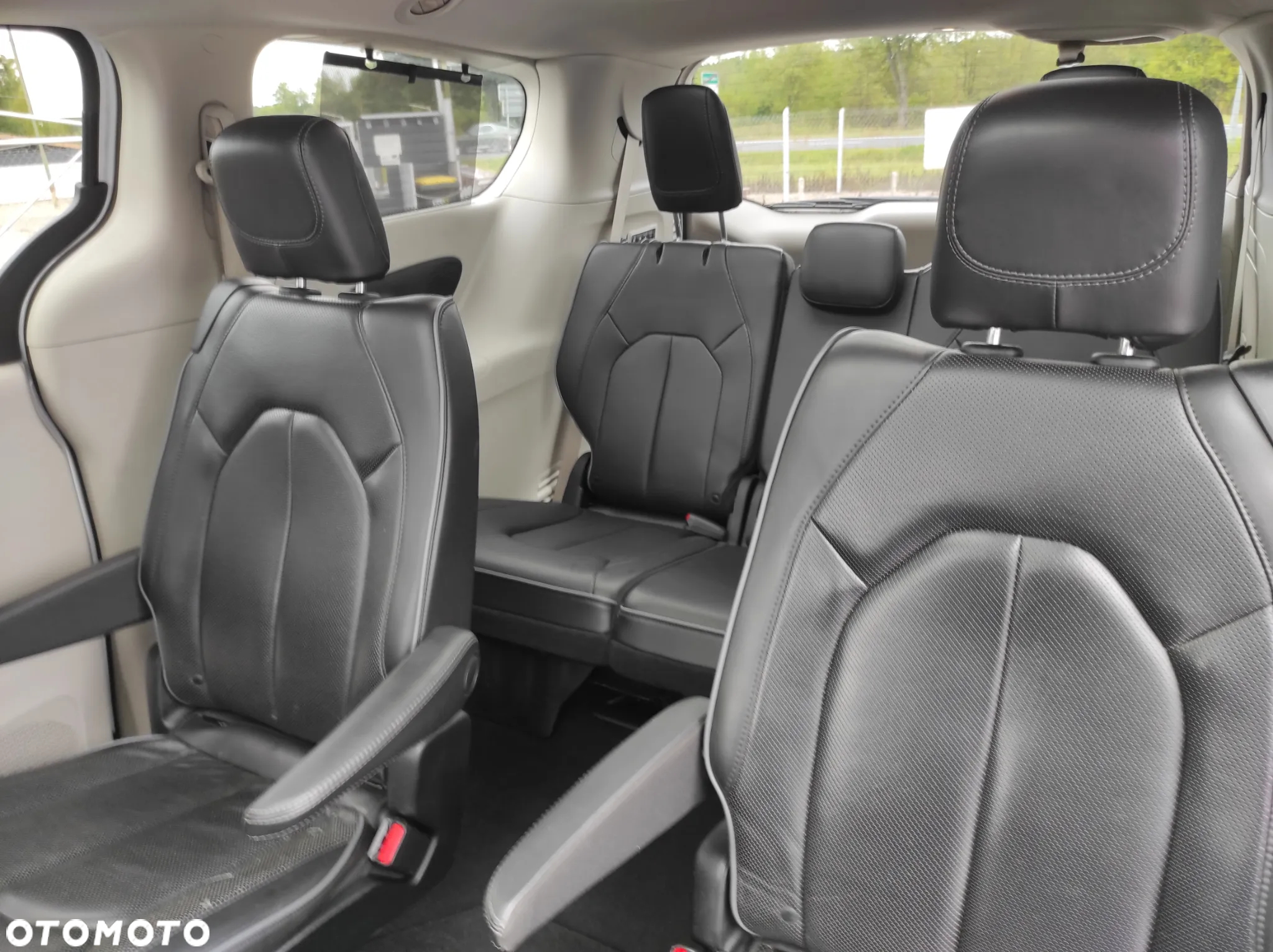 Chrysler Pacifica - 17