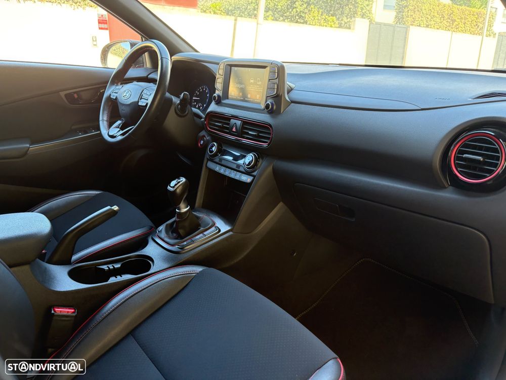 Hyundai Kauai 1.0 T-GDi Premium Pele/Tec.Vermelho - 24