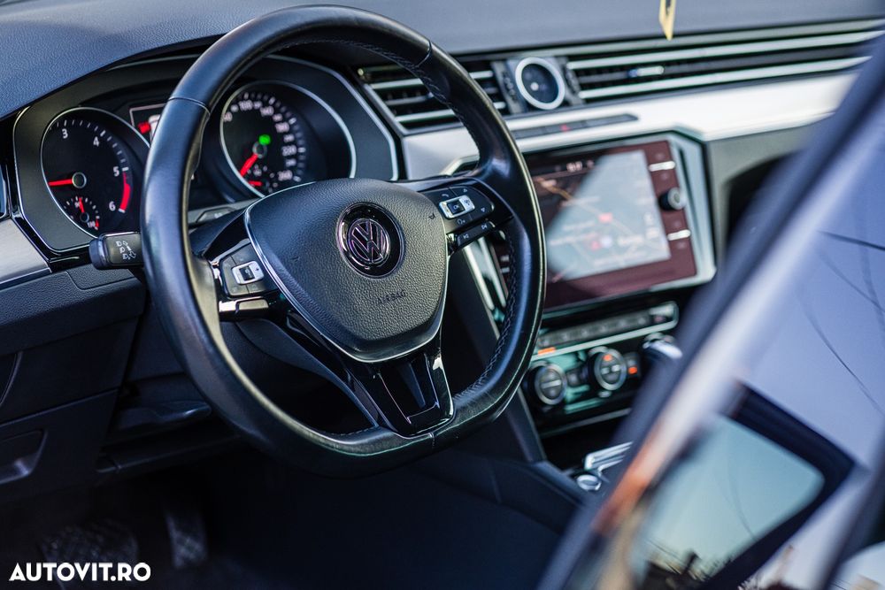 Volkswagen Passat Variant 2.0 TDI DSG 4Motion Highline - 9