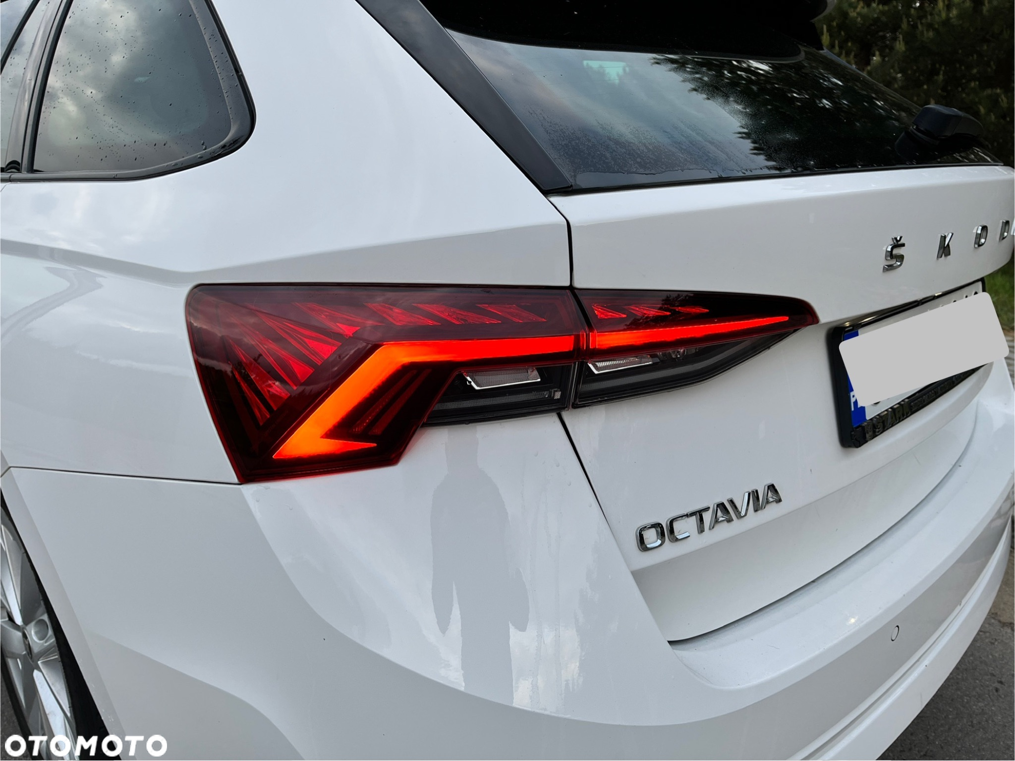 Skoda Octavia Combi 2.0 TDI DSG Premium Edition - 6