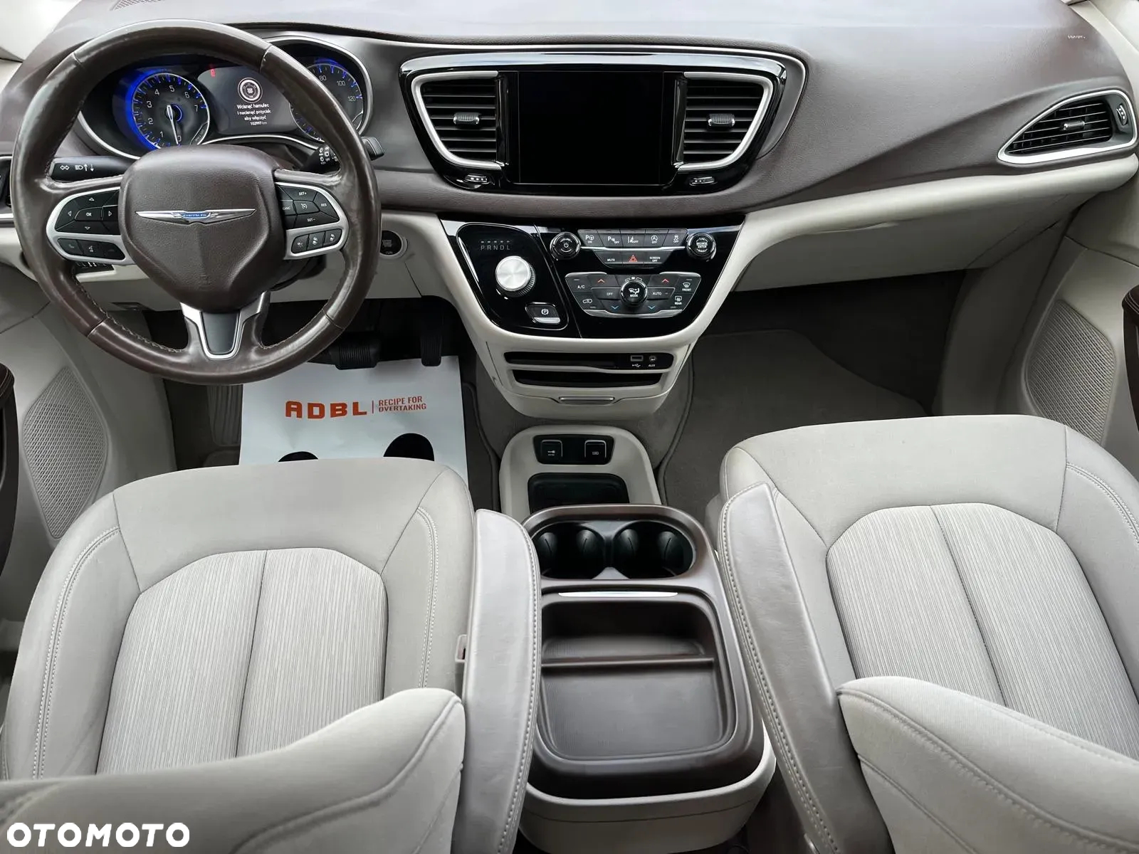 Chrysler Pacifica - 10