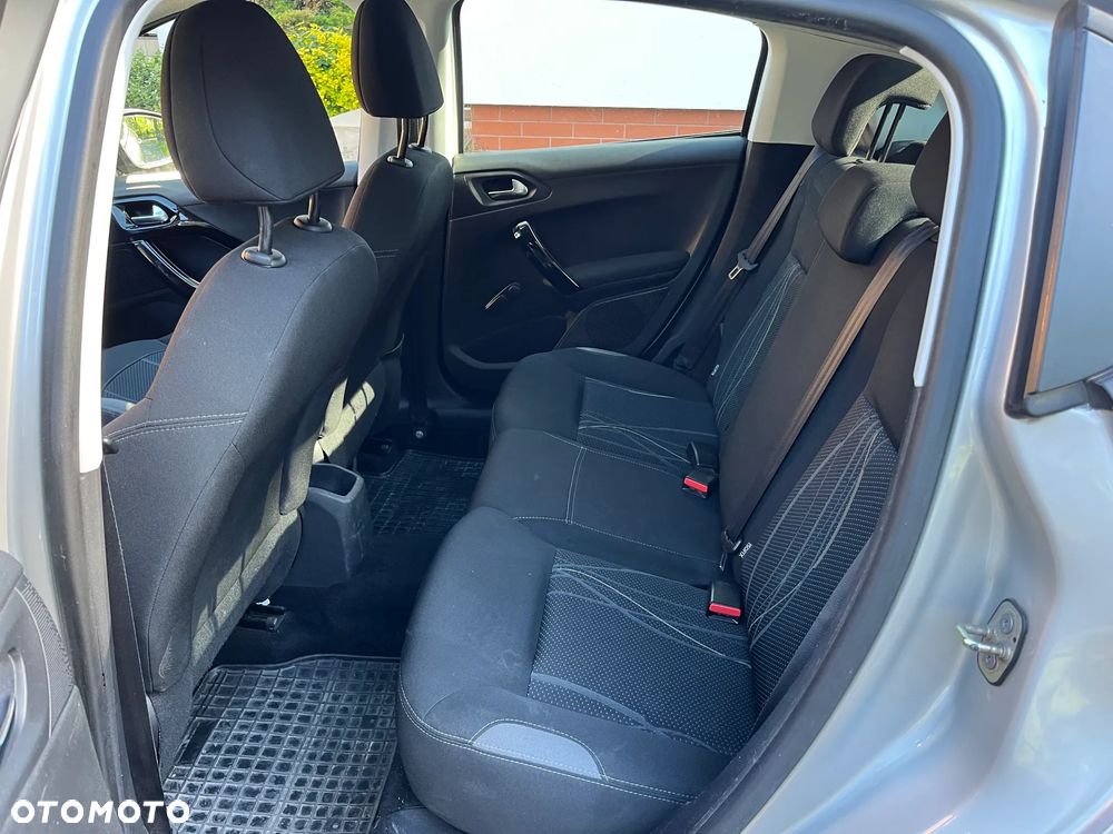 Peugeot 208 1.2 PureTech Allure - 8
