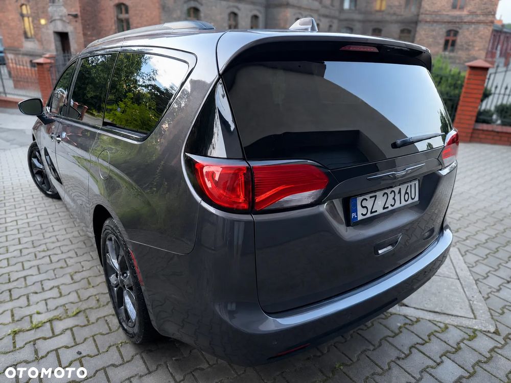 Chrysler Pacifica - 15