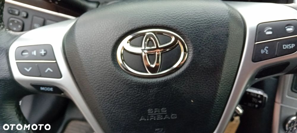 Toyota Avensis Combi 1.8 Executive - 14