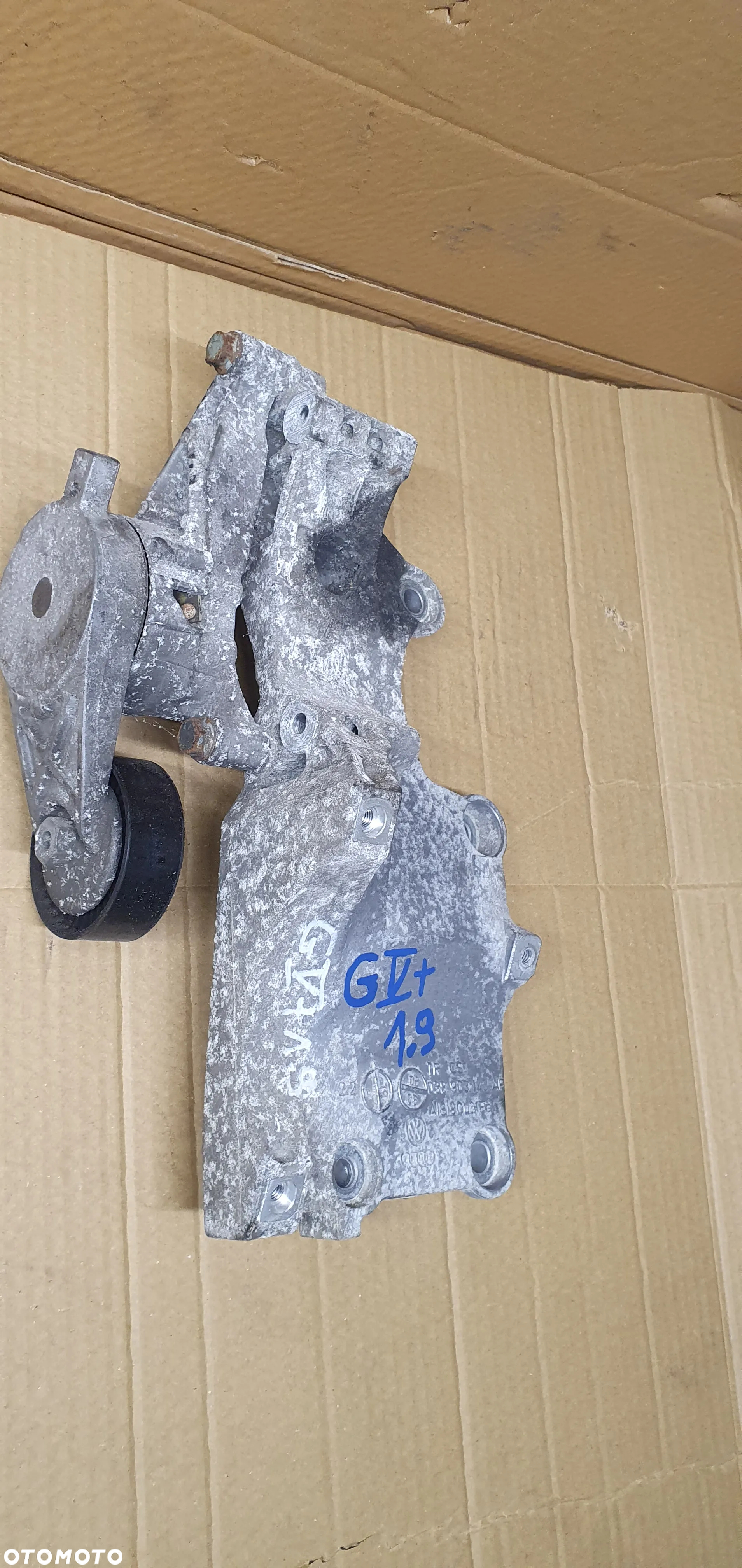 Łapa mocowanie alternatora VW Golf V Plus 1.9 TDI 038903143AF - 2