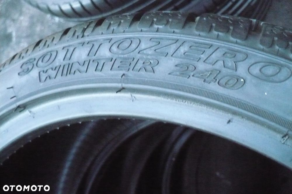PIRELLI Sottozero 245/35R18 7,7mm 2023 - 4