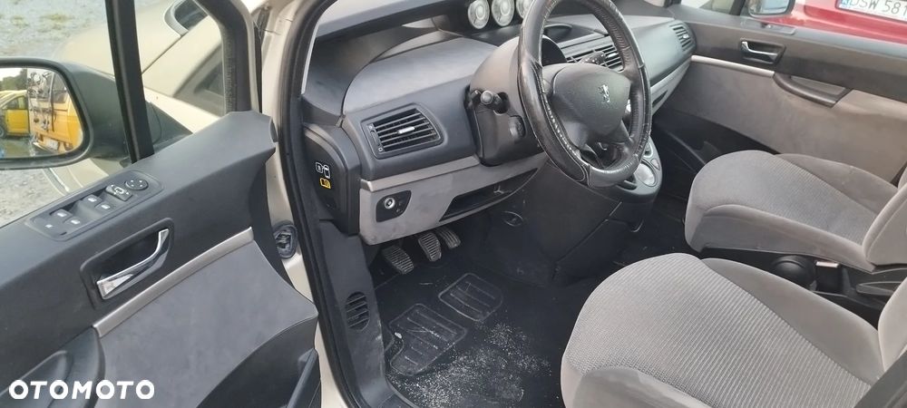 Peugeot 807 HDi 135 Active - 11