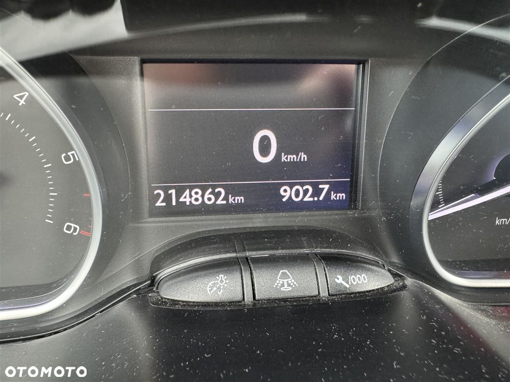 Peugeot 208 - 26