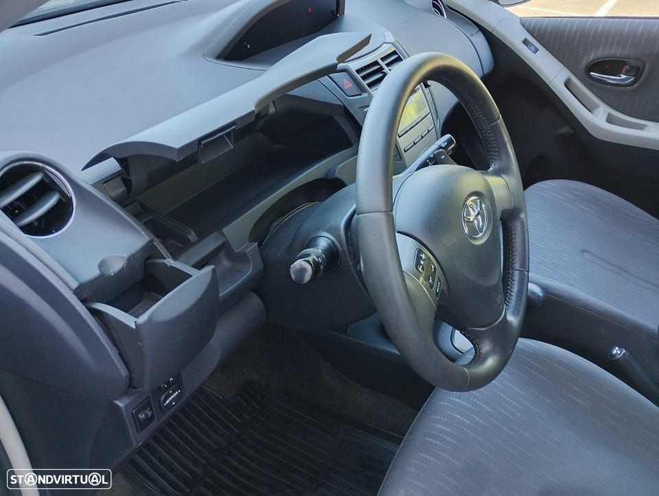 Toyota Yaris 1.33 VVT-i High Pack MM - 3