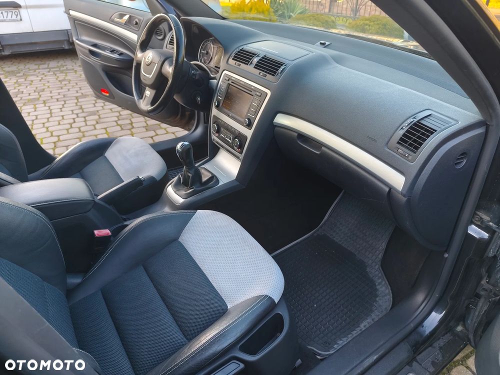 Skoda Octavia 2.0 TDI CR DPF RS - 18