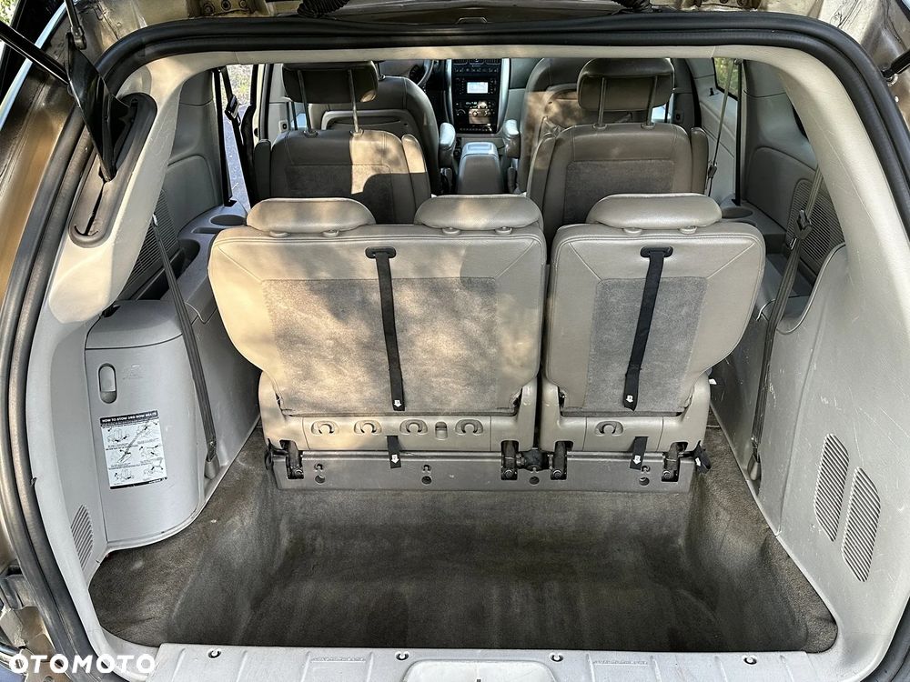 Chrysler Town & Country 3.8 - 19
