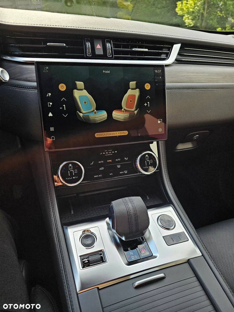 Jaguar F-Pace - 21