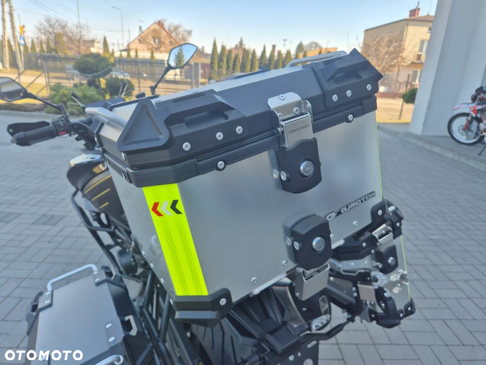 QJMOTOR SRT900S - 19