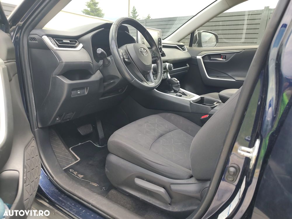 Toyota RAV4 - 8