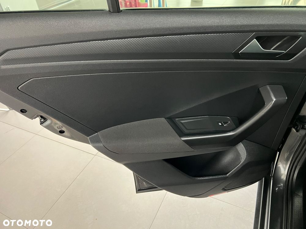 Volkswagen T-Roc - 31