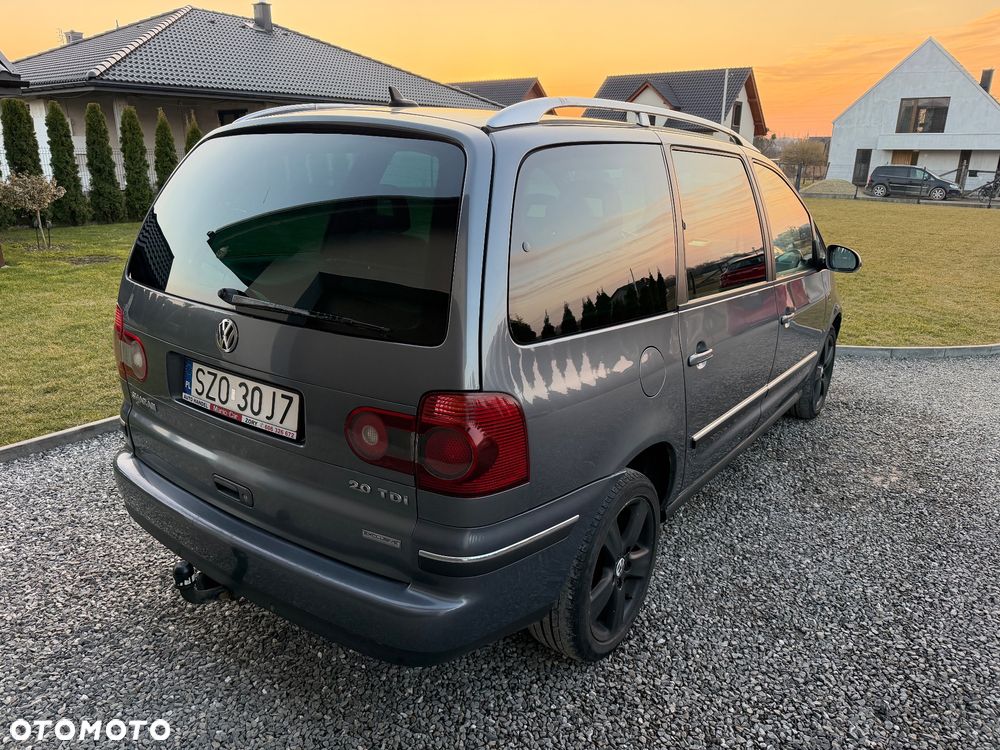 Volkswagen Sharan 2.0 TDI DPF Exclusive Edition - 4