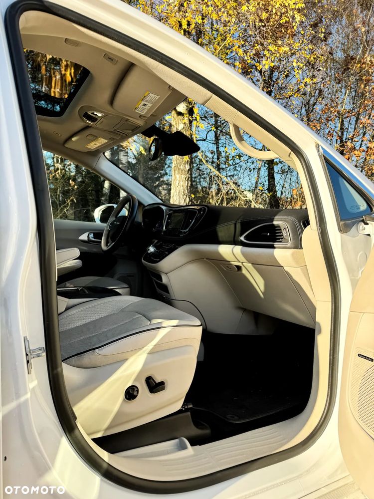 Chrysler Pacifica - 24