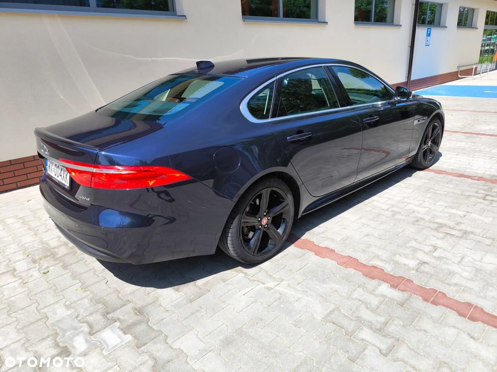 Jaguar XF 2.0 i4D R-Sport - 4
