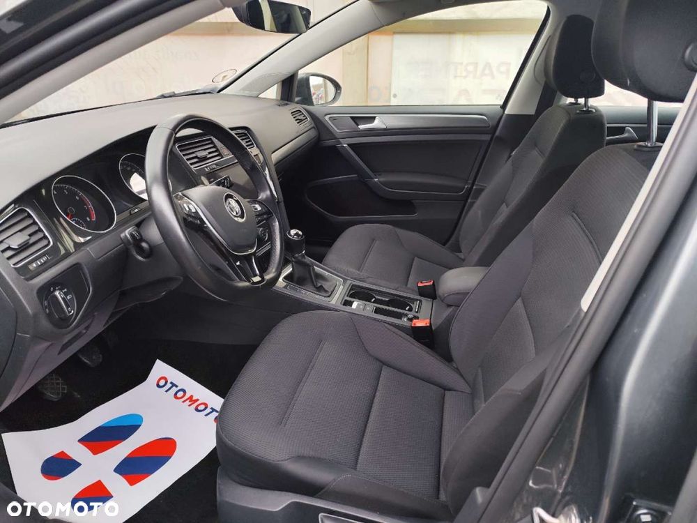 Volkswagen Golf - 36