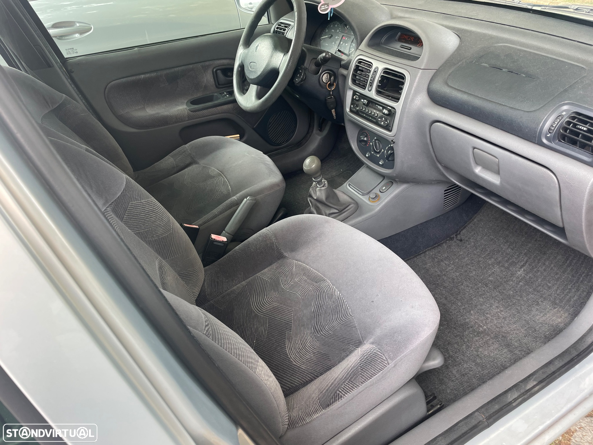 Renault Clio 1.9 D RXE - 8