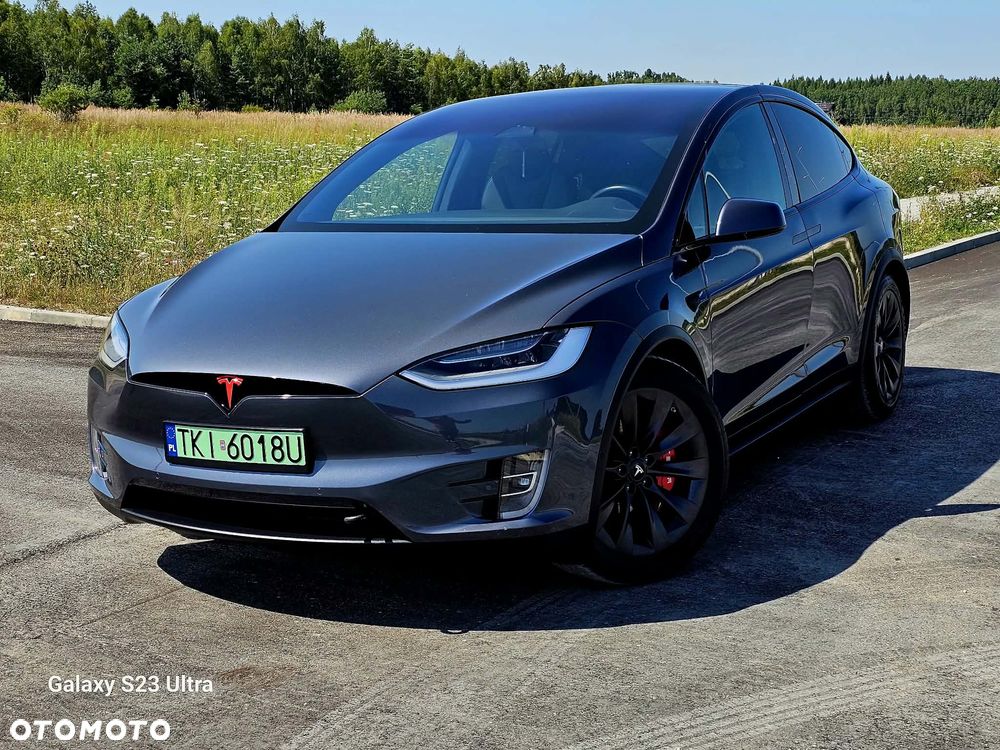 Tesla Model X - 14