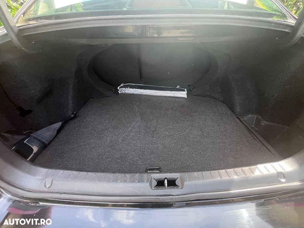 Toyota Avensis 1.8 Executiv - 12