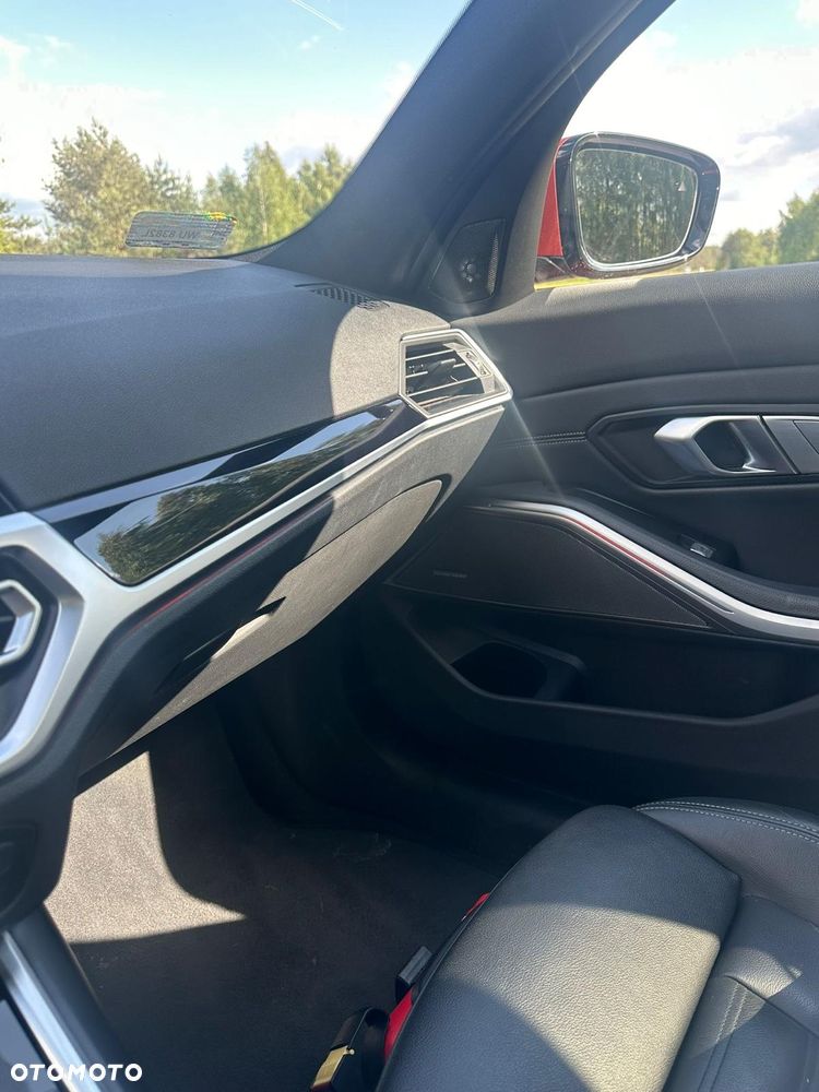 BMW Seria 3 330e M Sport sport - 16