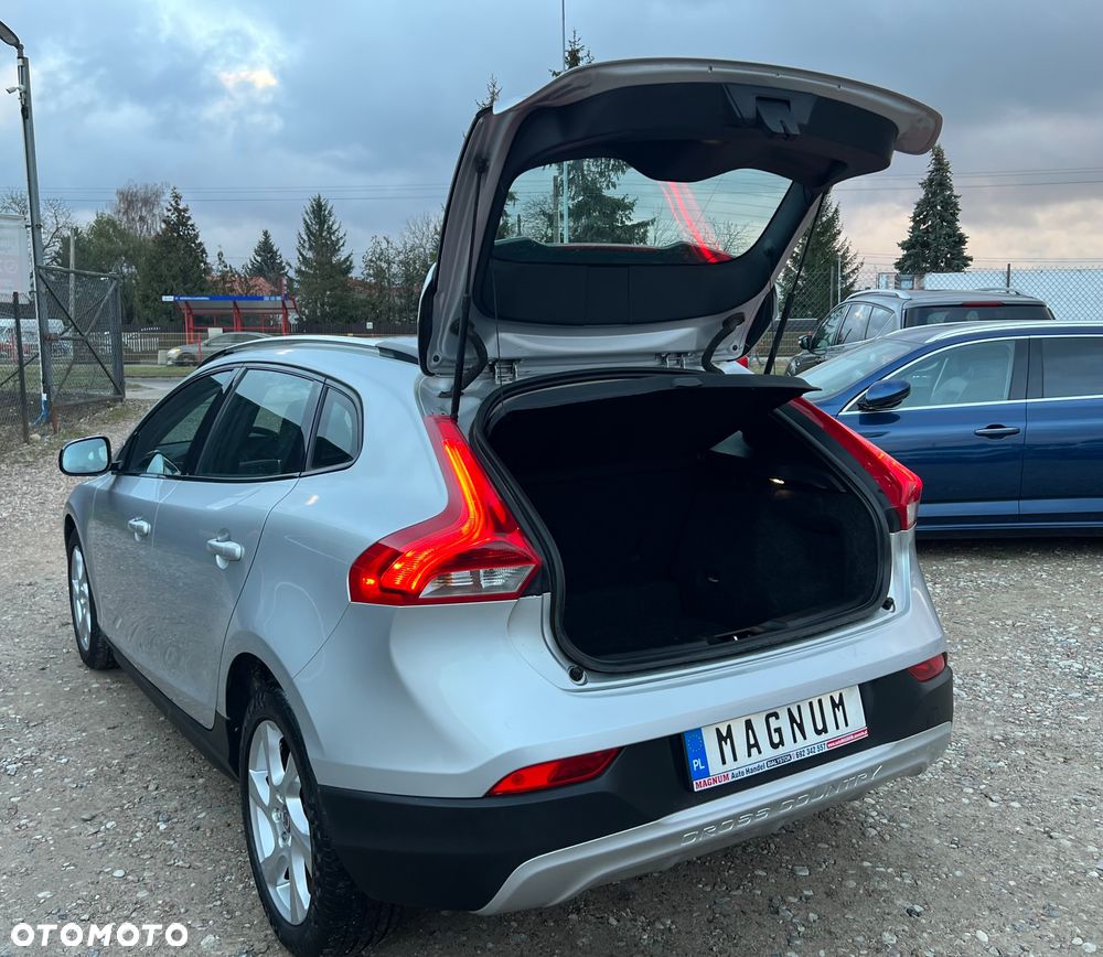 Volvo V40 Cross Country D2 Momentum - 36