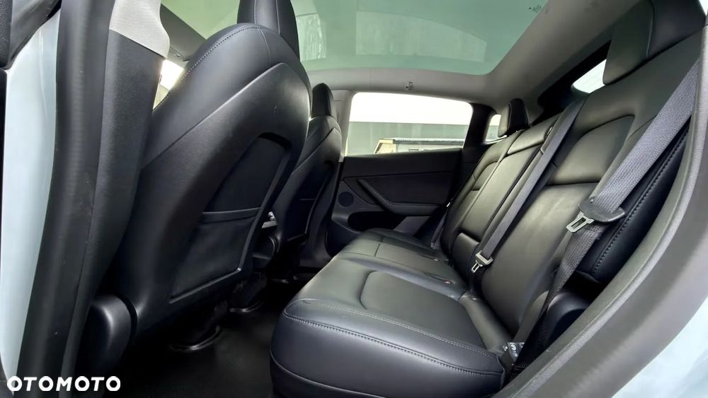 Tesla Model Y Long Range Dual Motor AWD - 10