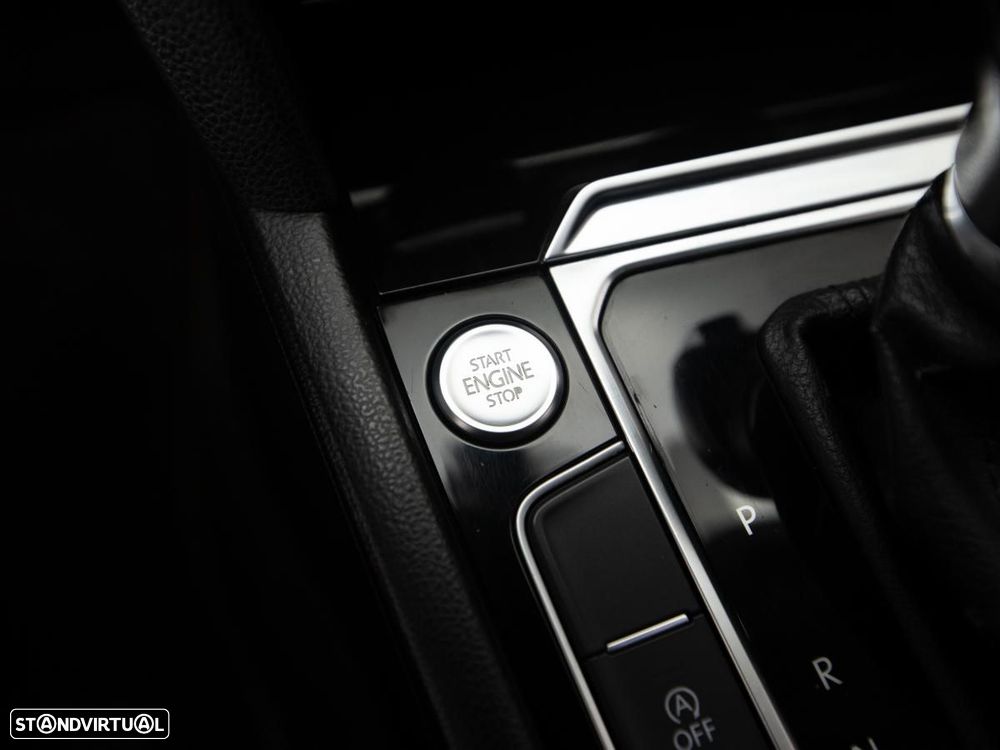 VW Passat Variant 2.0 TDi Confortline DSG - 19