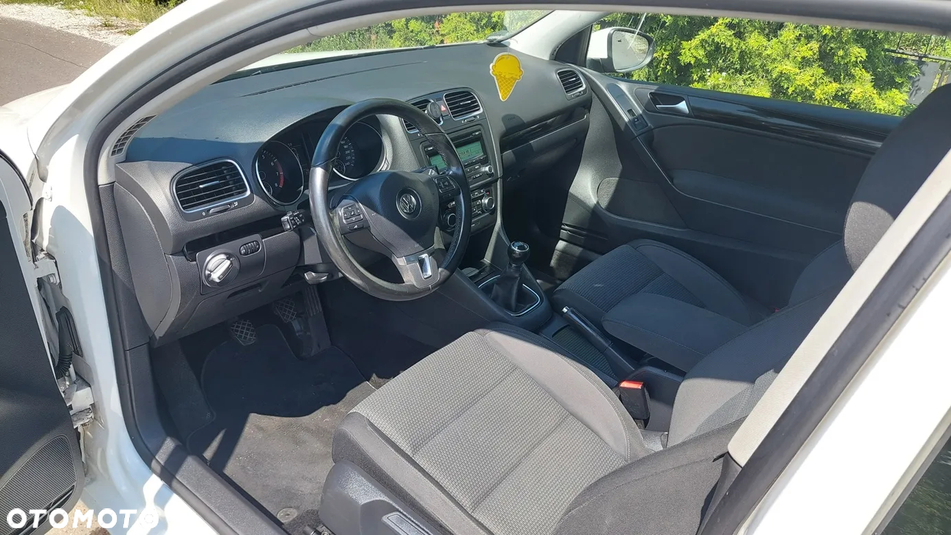 Volkswagen Golf - 10