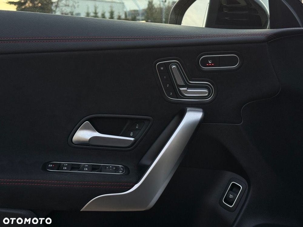 Mercedes-Benz CLA 200 d AMG Line 8G-DCT - 14