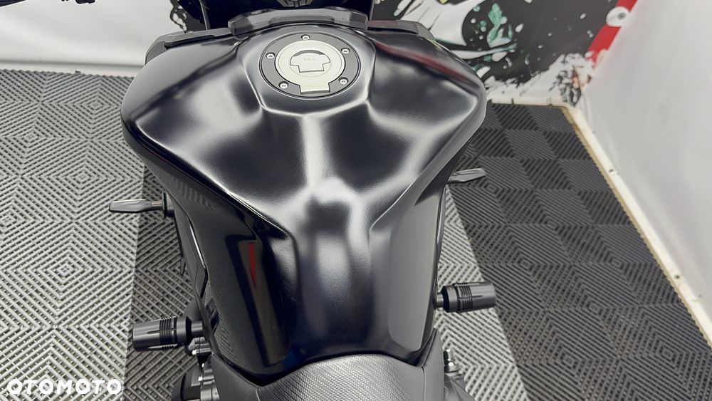 Yamaha MT - 27