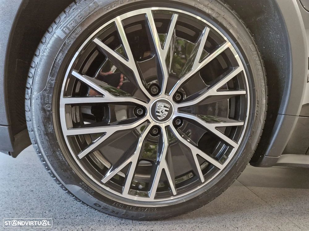 Porsche Taycan Cross Turismo 4S - 3