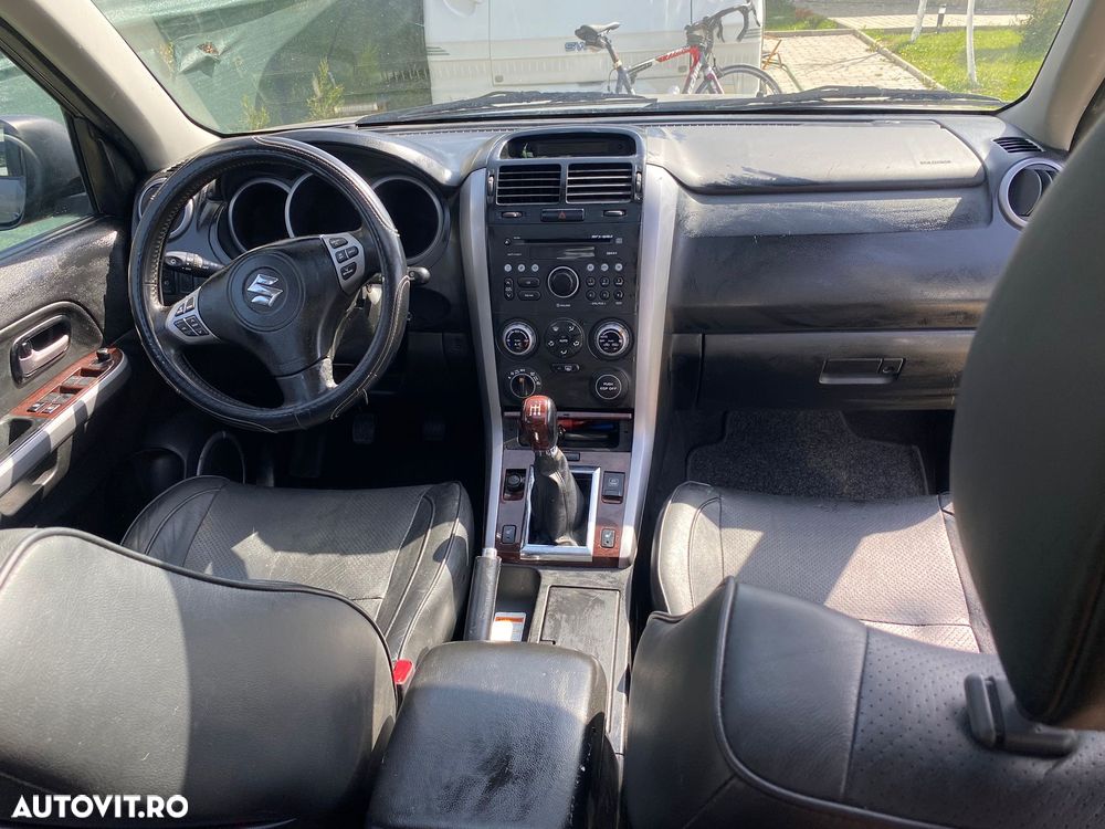 Suzuki Grand Vitara 1.9 DDiS Comfort + DPF Family - 12