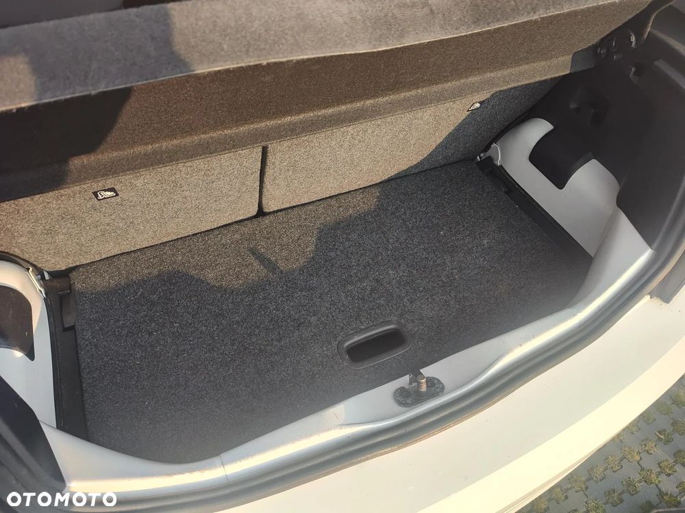 Volkswagen up! sound - 10