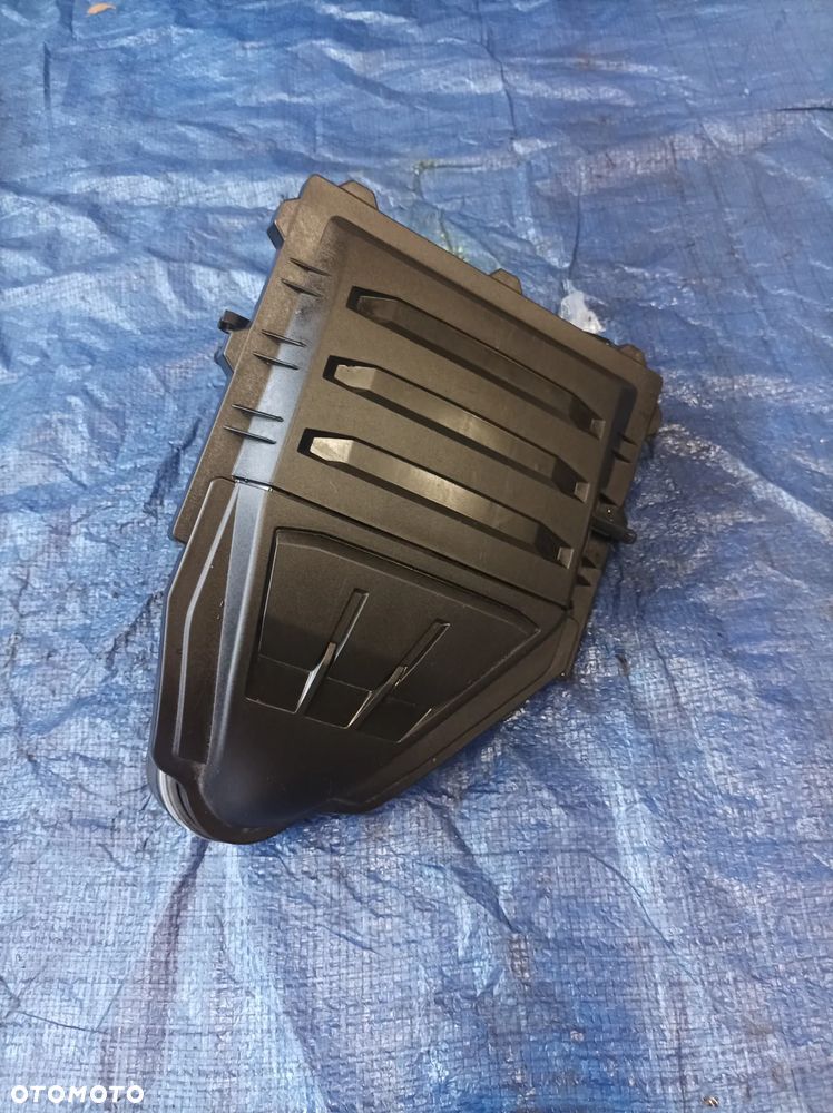 Vw Skoda Audi obudowa filtra powietrza 04C129620A