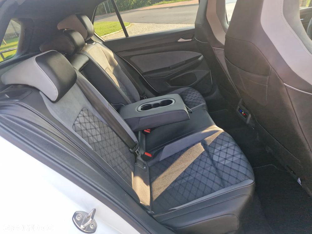 Volkswagen Golf 1.5 eTSI OPF DSG R-Line - 24