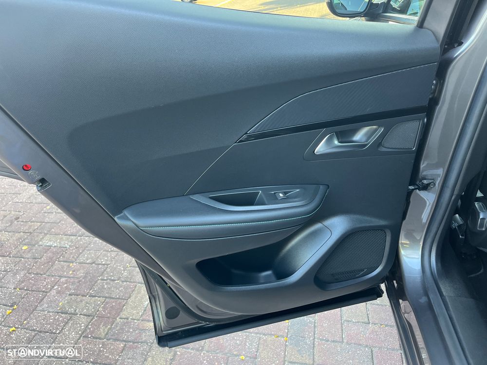 Peugeot 2008 1.5 BlueHDi Allure Pack EAT8 - 26